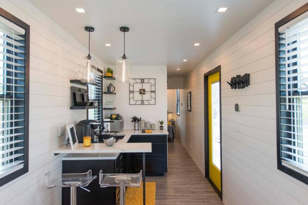 The Zephyr Modern Luxe Container Home Bellmead Exterior photo