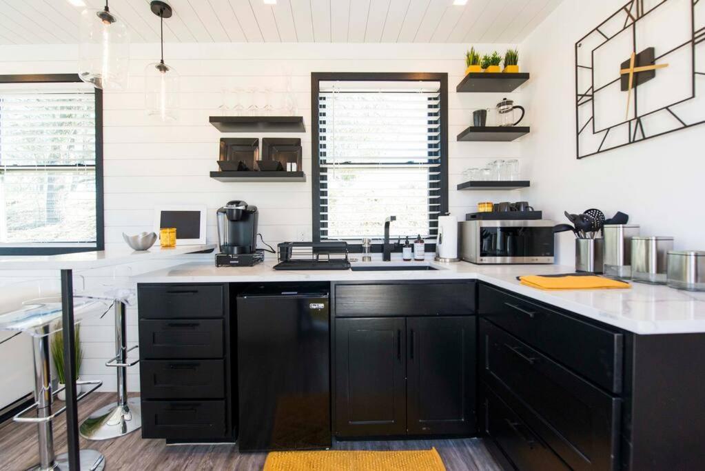 The Zephyr Modern Luxe Container Home Bellmead Exterior photo